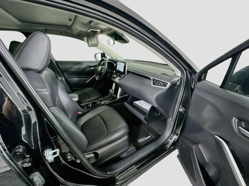 Used 2024 Toyota Corolla Cross XLE FWD image 31