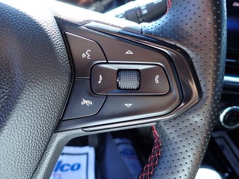 Used 2024 Chevrolet Trax RS w/ Sunroof Package FWD image 18