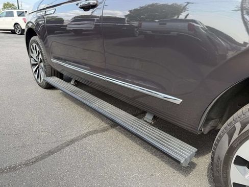 Certified 2024 Lincoln Navigator Reserve AWD/4WD image 12