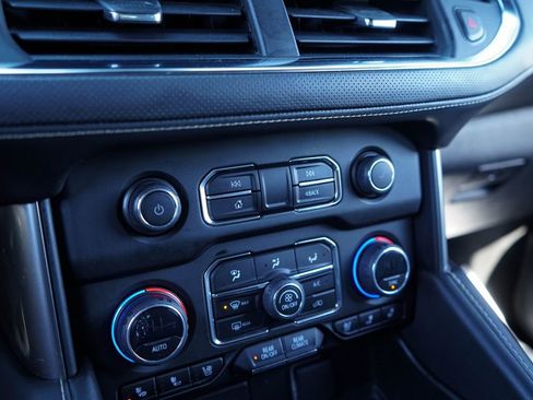 Used 2023 Chevrolet Suburban Premier image 21