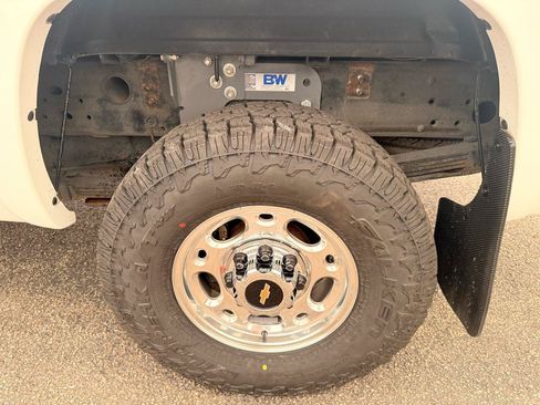 Used 2004 Chevrolet Silverado 2500 LS w/ Skid Plate Package AWD/4WD image 17