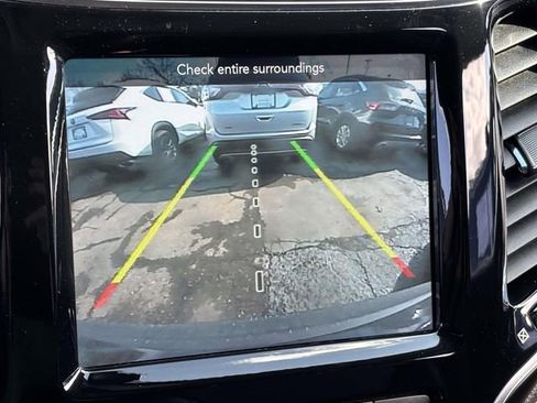 Used 2021 Jeep Cherokee Limited w/ Mopar Interior Package AWD/4WD image 16