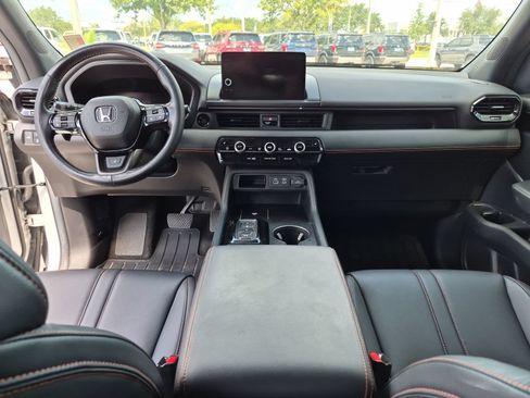Used 2023 Honda Pilot TrailSport image 29