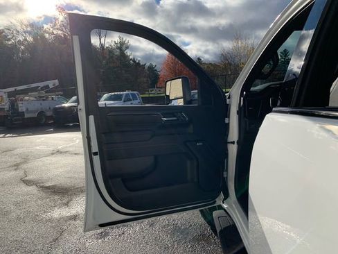 Used 2024 GMC Sierra 2500 AT4 w/ Technology Package image 16