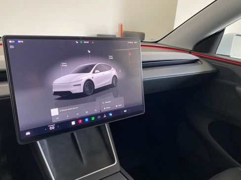 Used 2026 Tesla Model Y AWD image 23