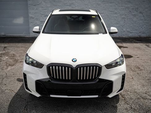 Used 2024 BMW X5 xDrive40i w/ M Sport Package AWD/4WD image 6