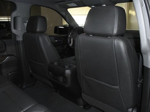 Used 2021 Chevrolet Silverado 1500 LT Trail Boss w/ Convenience Package II image 16