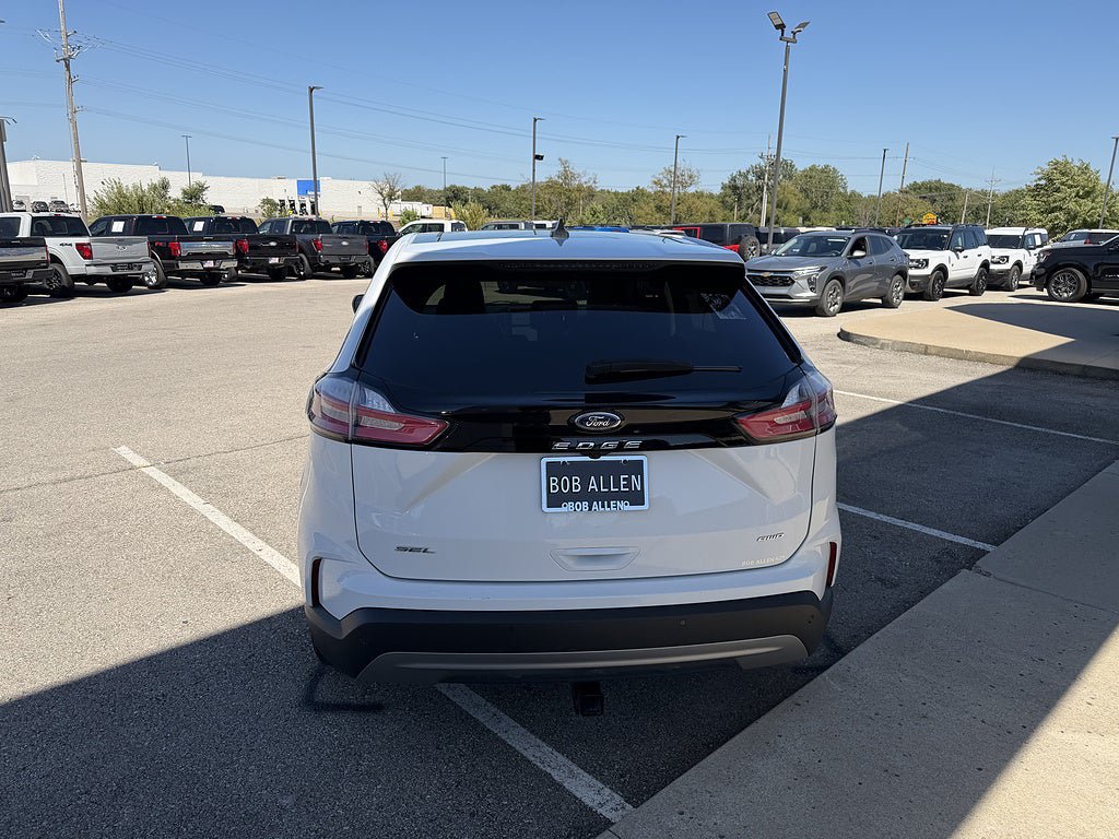 Used 2024 Ford Edge SEL w/ Convenience Package AWD/4WD image 4