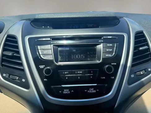 Used 2016 Hyundai Elantra SE FWD image 15