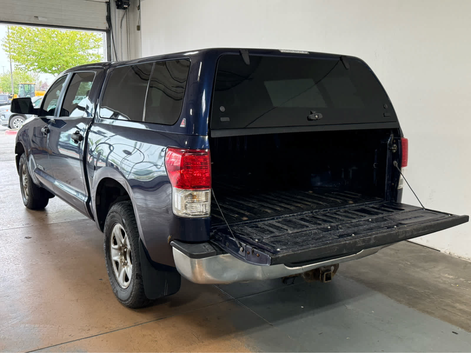 Used 2013 Toyota Tundra 4x4 CrewMax w/ Tow Pkg image 4