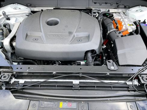 New 2026 Volvo XC60 T8 Ultra w/ Climate Package AWD/4WD image 13