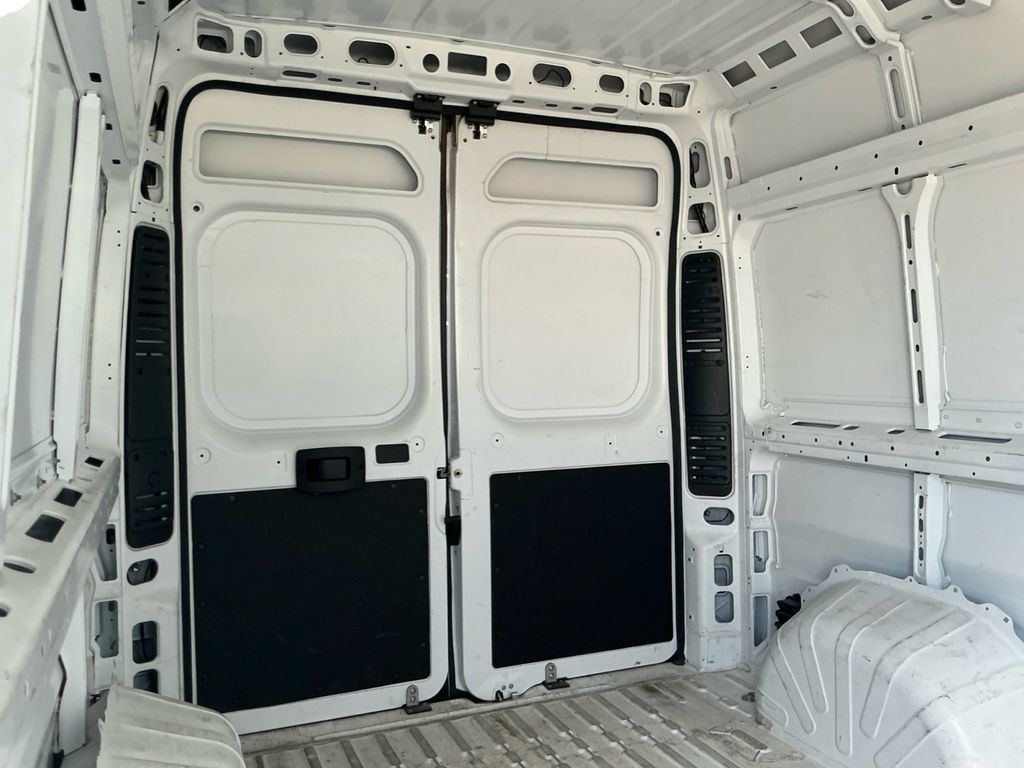 Used 2025 RAM ProMaster 2500 w/ Convenience Group FWD image 17