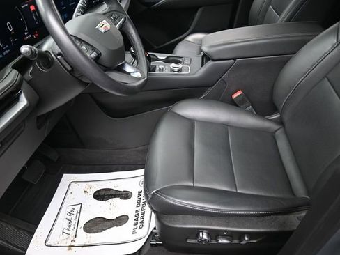 Used 2024 Cadillac XT4 Premium Luxury image 15