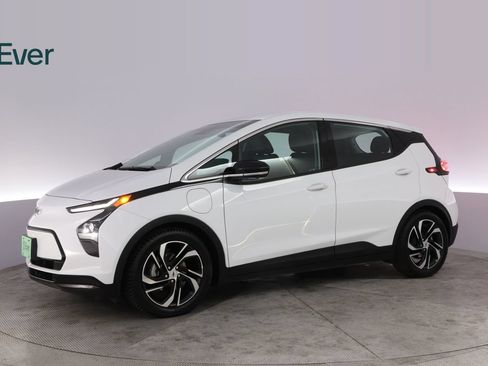 Used 2023 Chevrolet Bolt LT w/ Infotainment Package FWD image 18