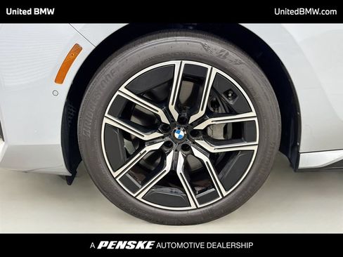 Used 2026 BMW 740i RWD image 9