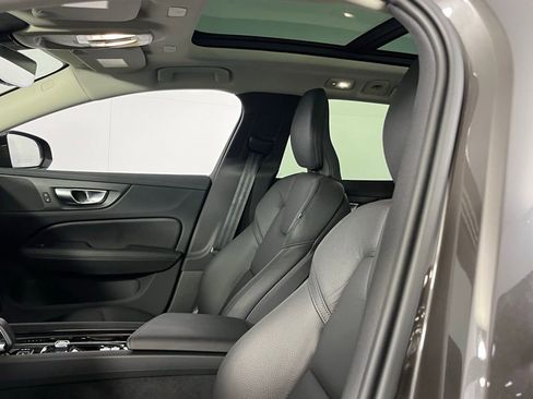 Used 2025 Volvo V60 B5 Cross Country Plus image 22