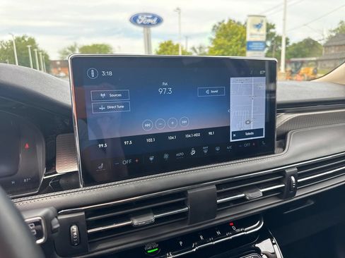 Used 2025 Lincoln Corsair Reserve w/ Equipment Group 202A AWD/4WD image 28