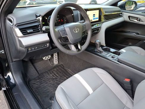 Used 2025 Toyota Camry SE AWD/4WD image 9
