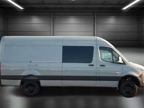 Used 2025 Mercedes-Benz Sprinter 2500 image 6
