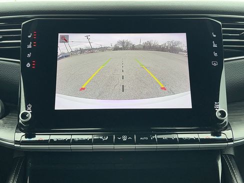 Used 2024 Jeep Wagoneer L Series II w/ Flexible Seating Group image 3