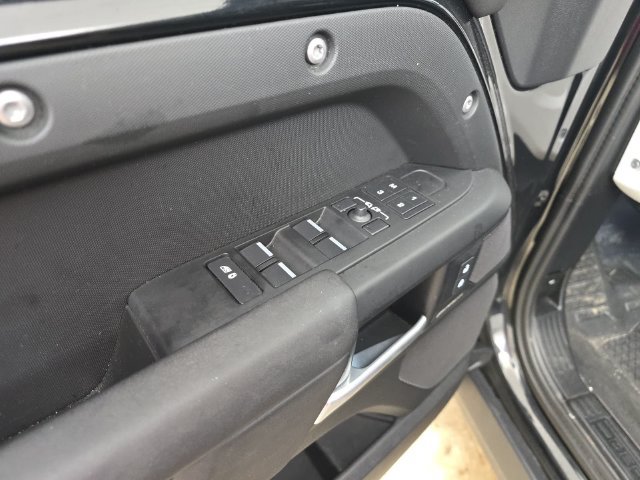 Used 2025 Land Rover Defender 110 S AWD/4WD image 22