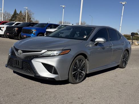 Used 2019 Toyota Camry XSE image 2