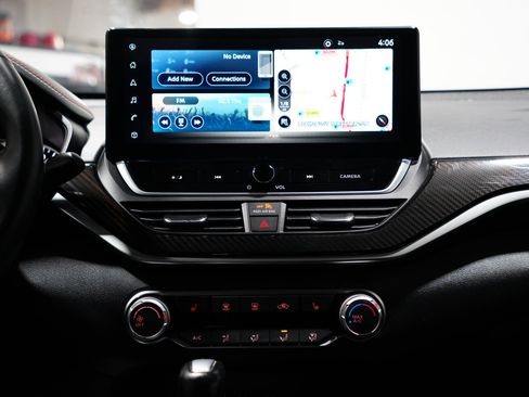 Used 2023 Nissan Altima 2.5 SR w/ SR Premium Package image 12