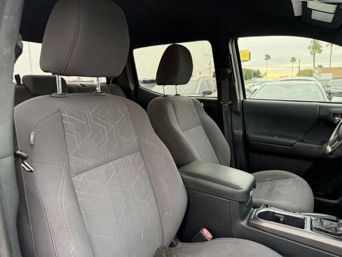 Used 2017 Toyota Tacoma TRD Sport w/ Tow Package image 30