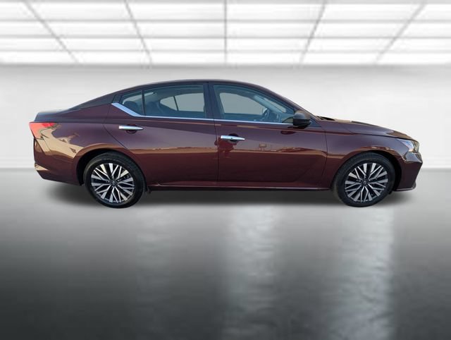 Used 2025 Nissan Altima 2.5 SV FWD image 28