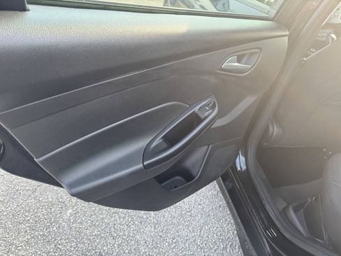 Used 2015 Ford Focus SE w/ SE Sport Package FWD image 20