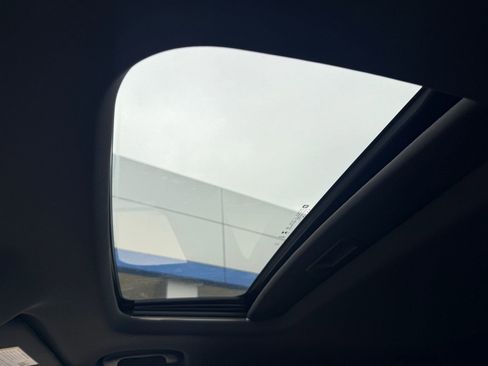 New 2026 Chevrolet Trax RS w/ Sunroof Package FWD image 19