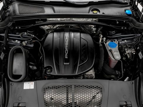 Used 2018 Porsche Macan image 48