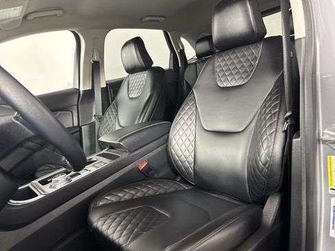 Used 2023 Ford Edge Titanium AWD/4WD image 18