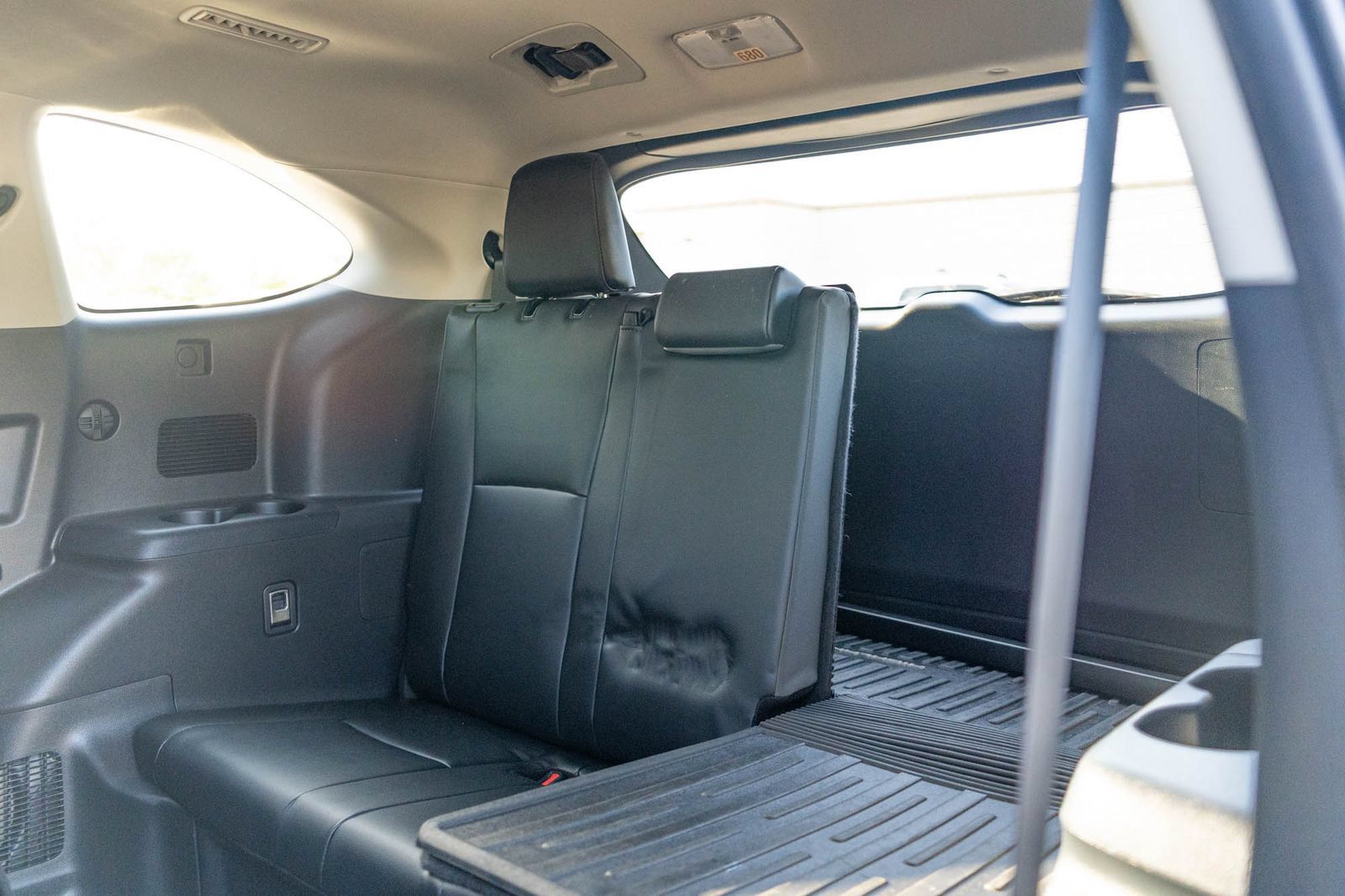 Used 2024 Toyota Highlander XLE AWD/4WD image 16