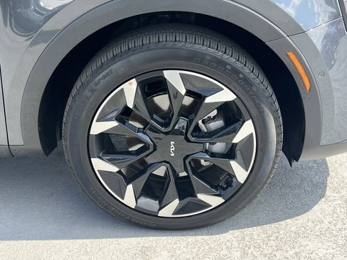 Certified 2024 Kia Sorento SX image 10