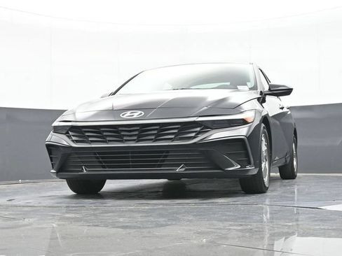 Used 2025 Hyundai Elantra SE FWD image 55