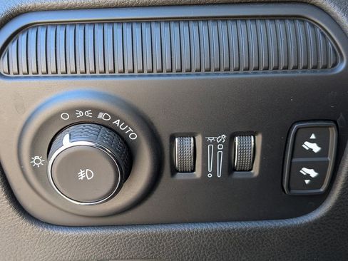 Certified 2024 Jeep Wagoneer L Series II image 20