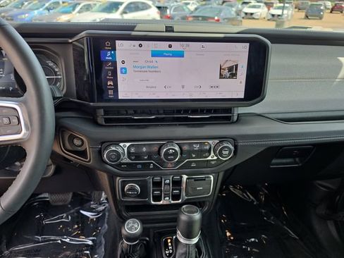 Used 2024 Jeep Wrangler Unlimited Sahara image 17