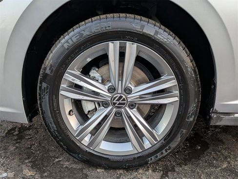 Used 2024 Volkswagen Jetta SE image 31