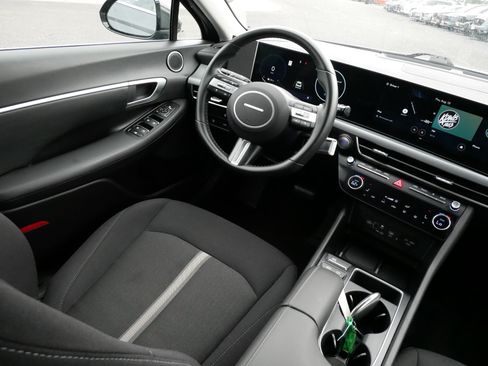 Used 2024 Hyundai Sonata SEL w/ Convenience Package FWD image 9