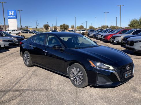 Used 2023 Nissan Altima 2.5 SV image 3