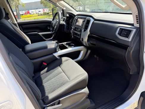 Used 2017 Nissan Titan SV image 15