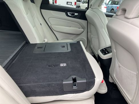 Used 2021 Volvo XC60 T6 Inscription w/ Advanced Package image 27