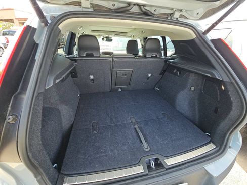 Used 2025 Volvo XC40 B5 Plus AWD/4WD image 9