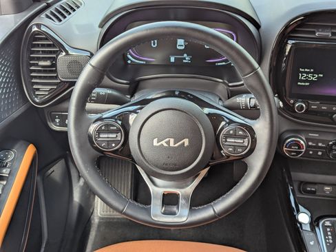 Used 2025 Kia Soul EX image 16