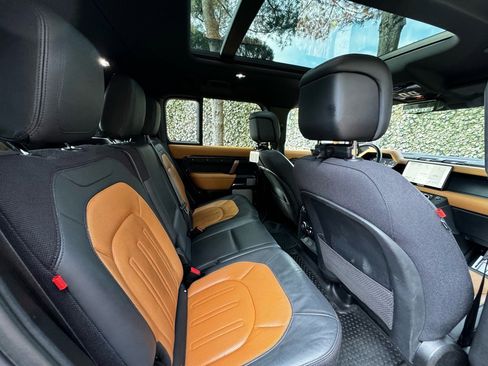 Used 2023 Land Rover Defender 130 X image 24