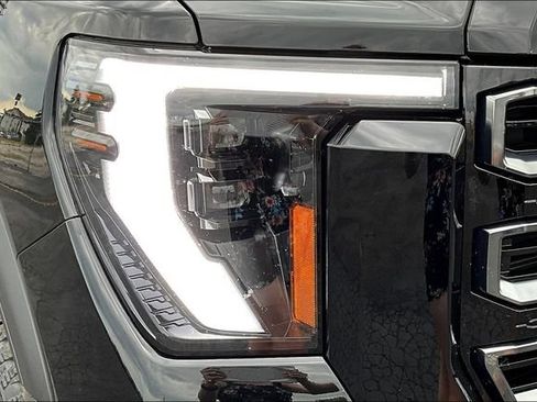 Used 2024 GMC Sierra 2500 AT4 w/ AT4 Preferred Package AWD/4WD image 33