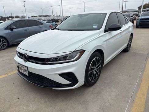 Used 2025 Volkswagen Jetta Sport image 2