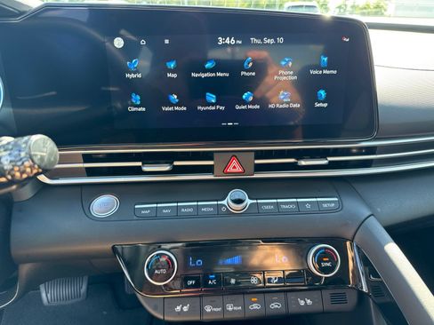 Certified 2026 Hyundai Elantra Limited FWD image 23