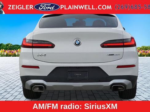 Used 2025 BMW X4 xDrive30i AWD/4WD image 4